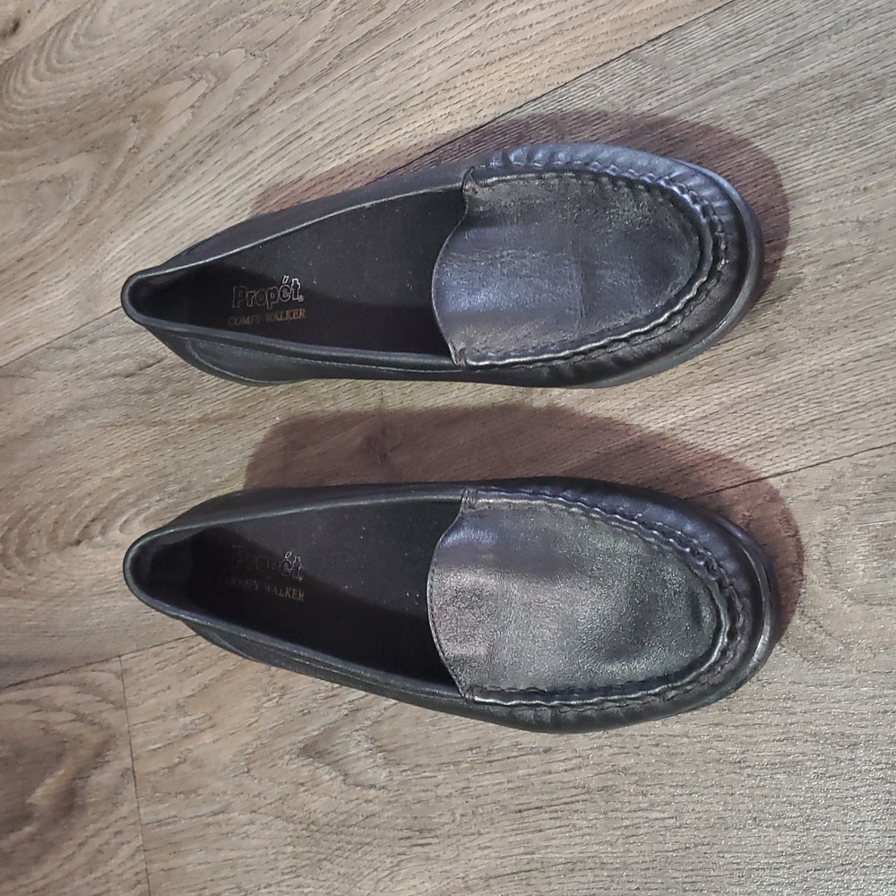 Propet comfy walker shoes